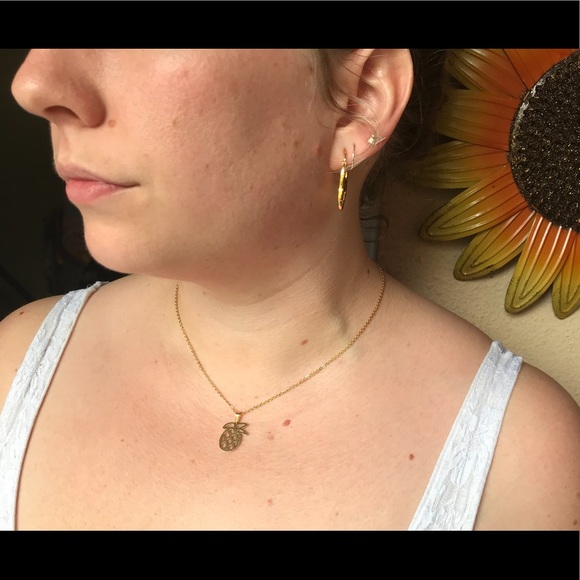 Gold Pineapple 🍍 Tropical Necklace - Picture 3 of 4